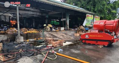 Dua Robot Damkar Dikerahkan Padamkan Kebakaran di Pasar Induk Kramat Jati