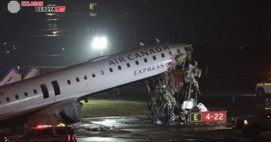 pesawat tabrak truk damkar, Bandara LaGuardia, kecelakaan pesawat New York, Air Canada Express, ATC bandara, kecelakaan penerbangan, investigasi FAA, berita internasional