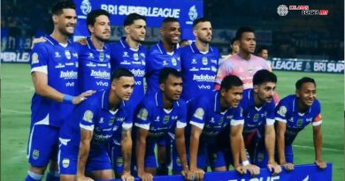Sinyal Transfer “Hot” Persib Musim Depan: Pelatih Dipastikan Bertahan, Pengganti Adam Przybek Makin Dekat