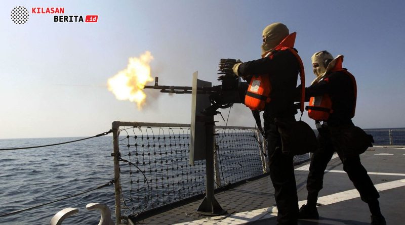 Trump Selat Hormuz tembak kapal perang AS di jalur strategis dunia